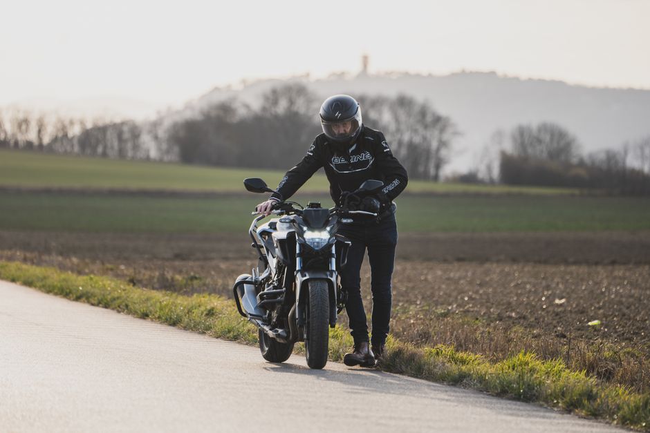 Cele mai bune motociclete pentru incepatori: ghidul complet de cumparare
