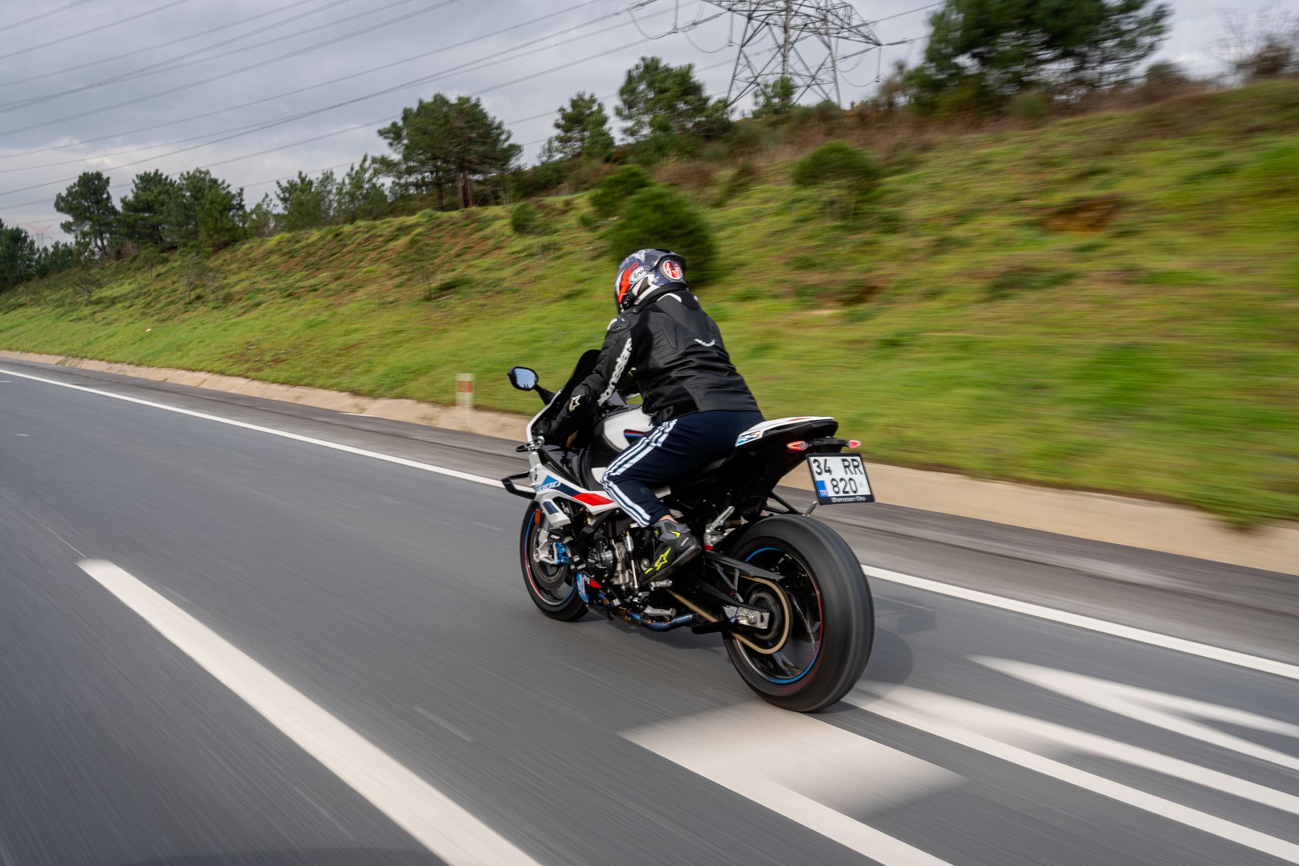 6 Tehnici de conducere defensiva pe motocicleta: cum sa eviti accidentele rutiere