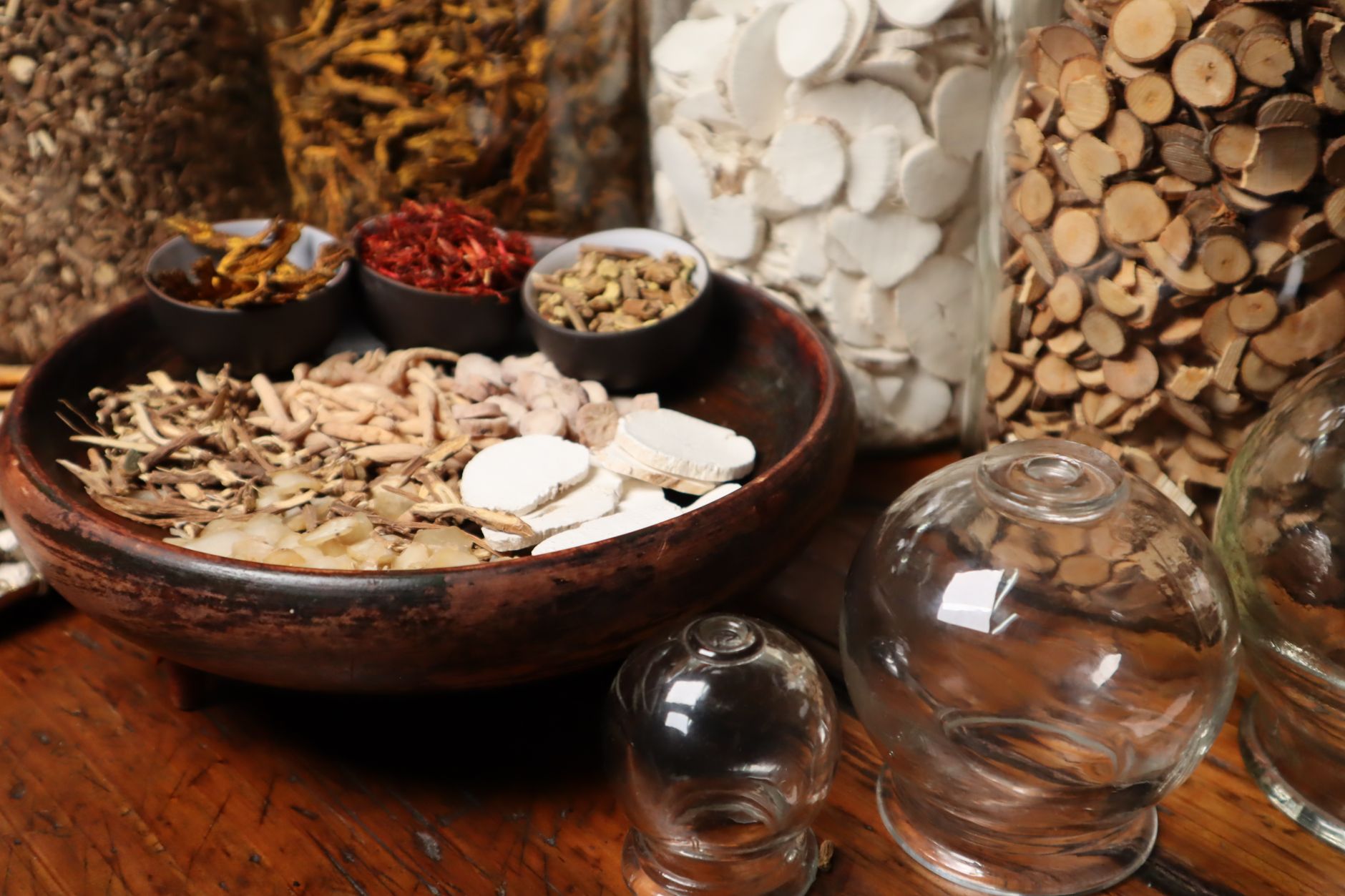 Fundația YOUness: O Abordare Holistică a Sănătății prin Terapia Naturală