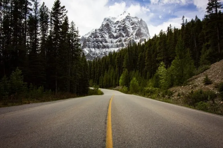 Cum să conduci în siguranță pe drumurile de munte Photo Mountain road