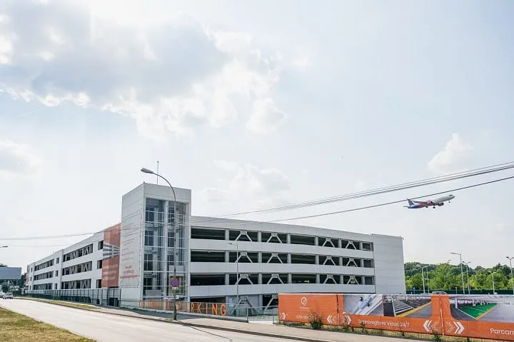 Nu îți folosești mașina? TOP 5 motive să o lași la o parcare termen lung în Otopeni