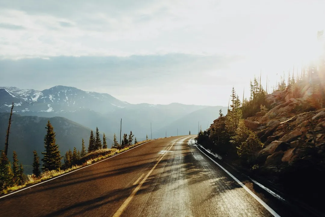 Photo mountain driving safety tips