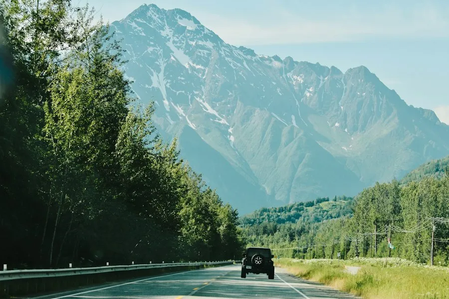 Photo mountain driving safety tips